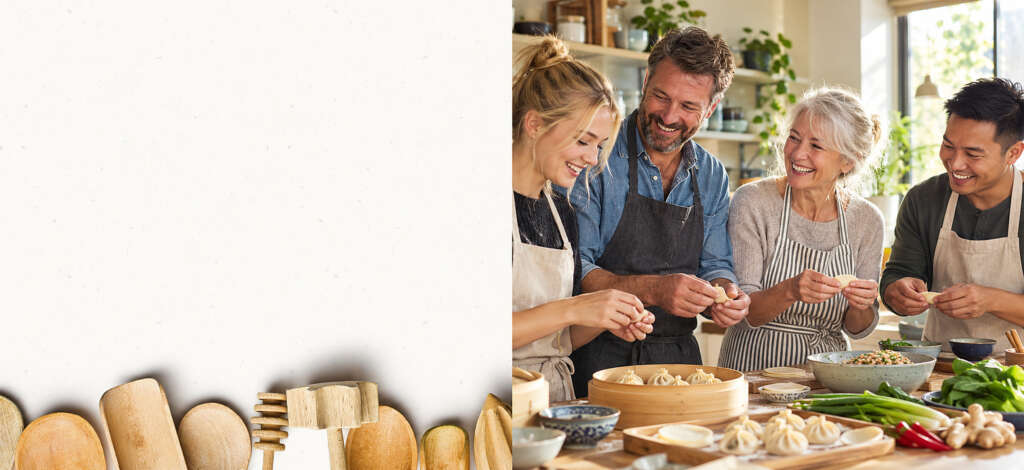 Venner laver dumplings sammen til et privat madkursus